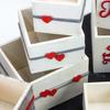 Kép 2/3 - Dekoláda fehér kocka szívecskével 9x9cm