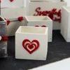 Kép 1/3 - Dekoláda fehér kocka szívecskével 9x9cm