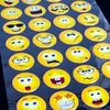Kép 2/3 - Öntapadós mosolygós arcok 36db/lap