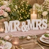 Mr & Mrs felirat fából