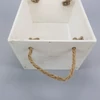 Kép 3/5 - Trapéz alakú fehér dekoláda - kötél füles 15,5x26cm