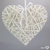Kép 1/4 - Fehér vessző szív fém vázon 40cm