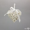 Kép 1/3 - Fehér vessző szív fém vázon 10cm