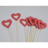 Kép 2/4 - Piros fa lyukas pálcás szívek 8db/csomag