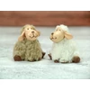 Kép 4/4 - Üldögélő bolyhos birka figura fehér