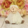 Kép 1/4 - Üldögélő bolyhos birka figura fehér