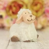 Kép 2/4 - Üldögélő bolyhos birka figura fehér