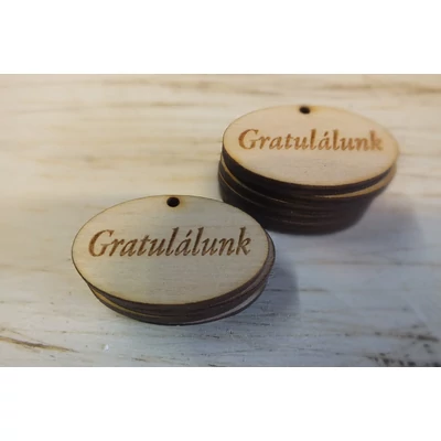 Natúr fa - &quot;Gratulálunk&quot; ovál táblák 2,5x4cm 10db/csomag
