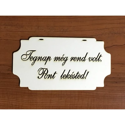 Tábla "Tegnap még..."