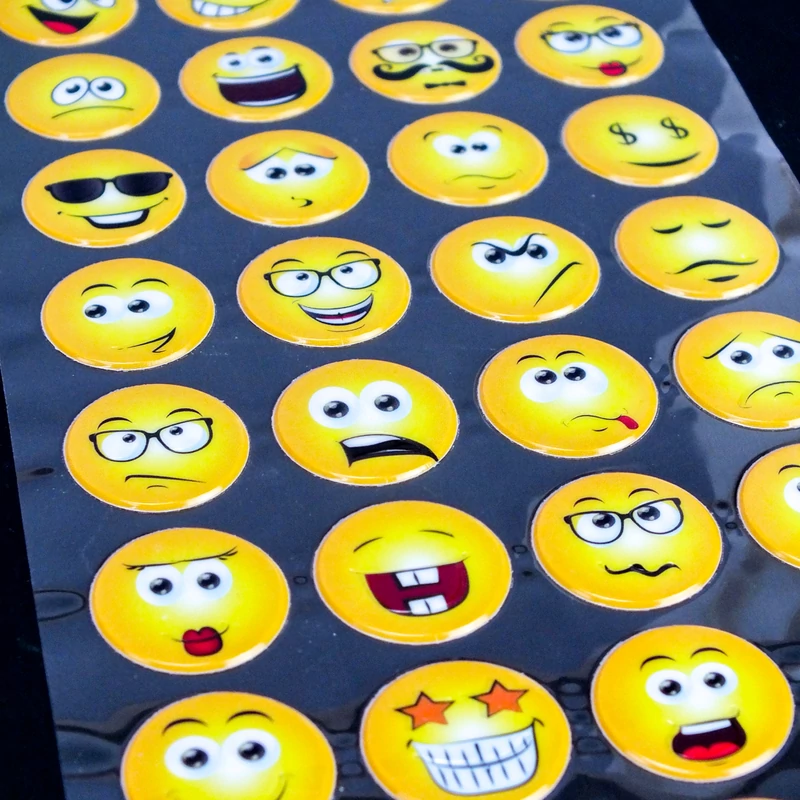Öntapadós mosolygós arcok 36db/lap