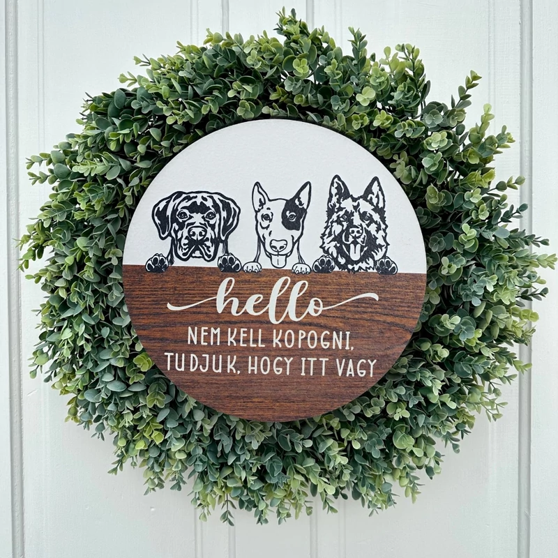 Nyomtatott fa tábla koszorú közép - Hello nem kell kopogni 14,8cm