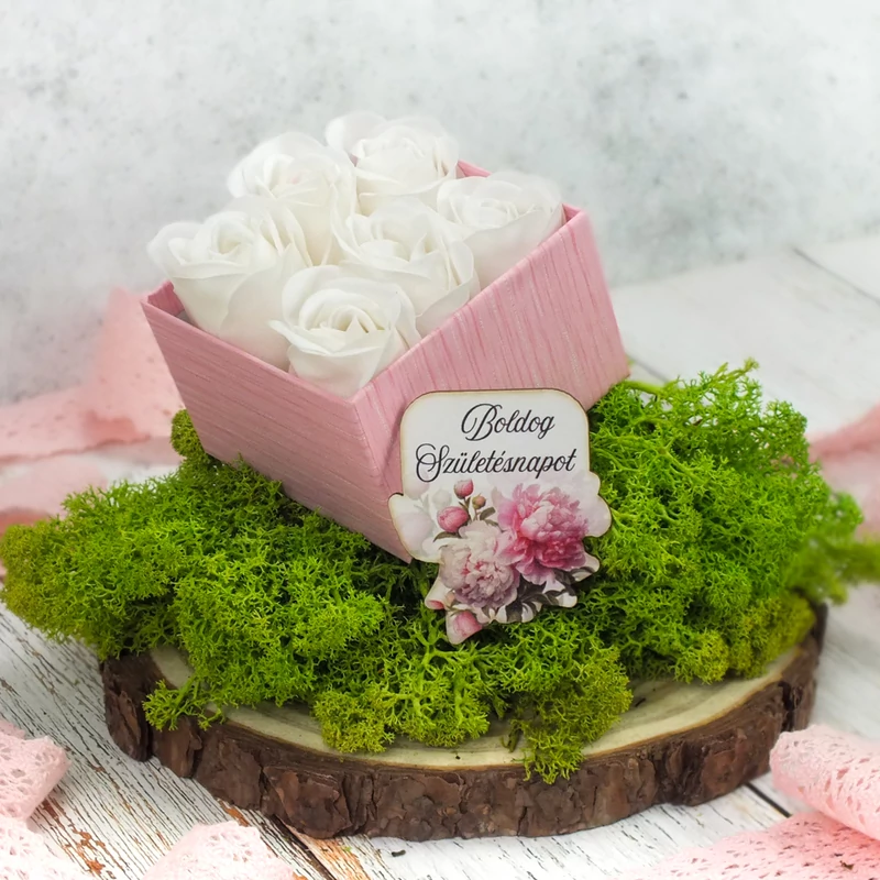 Ajándékdoboz választható szappanrózsával és szöveggel