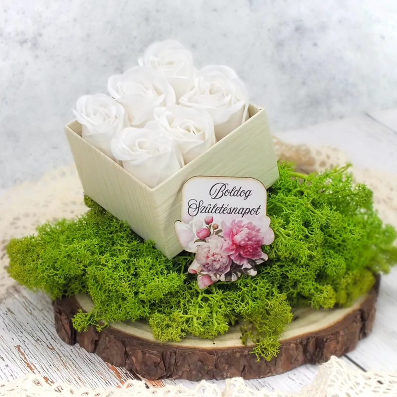 Ajándékdoboz választható szappanrózsával és szöveggel