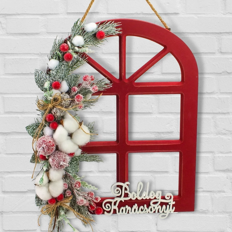 Díszített téli ablak 'boldog karácsonyt' felirattal