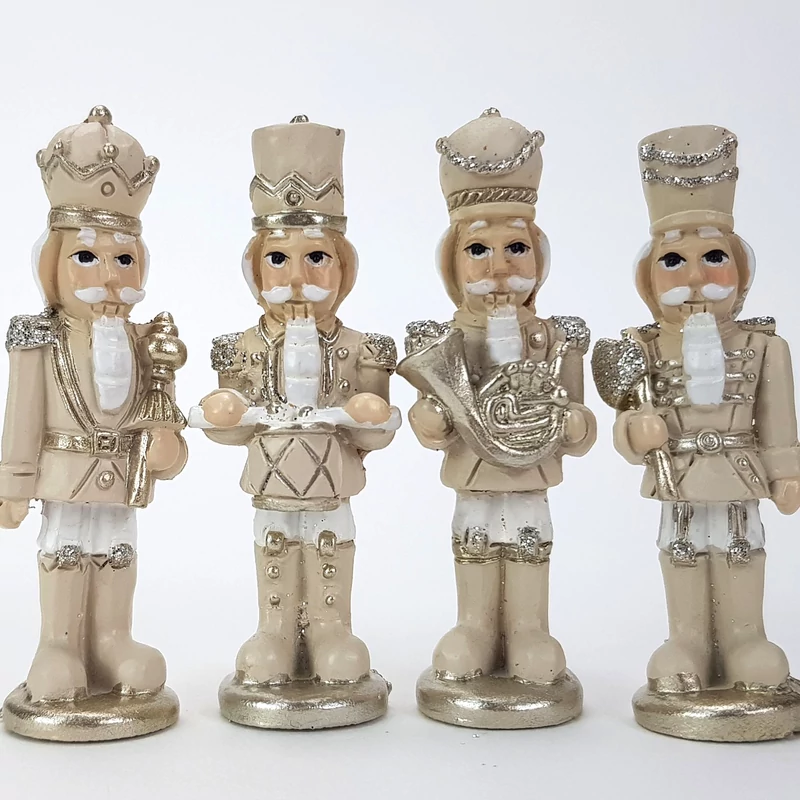 1db Diótörő álló 6cm (4 féle)