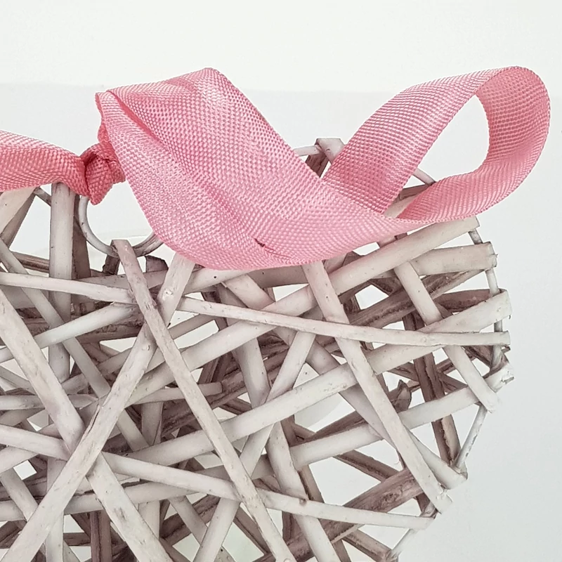 Vessző szív fém vázon pasztell rózsaszín 20cm