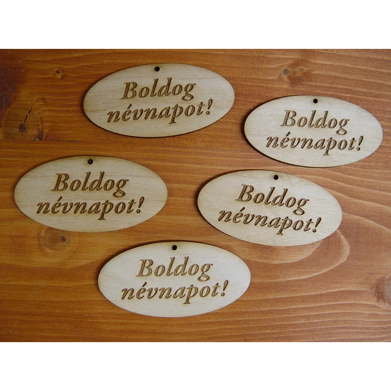 Natúr fa - "Boldog Névnapot" gravírozott ovál táblák  4x8cm 5db/csomag