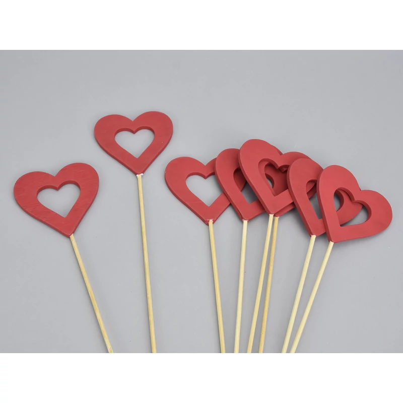 Piros fa lyukas pálcás szívek 8db/csomag