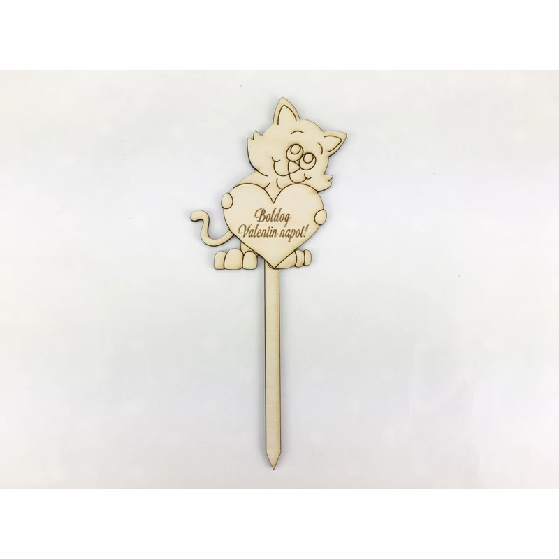 Natúr fa - Beszúrós cica 