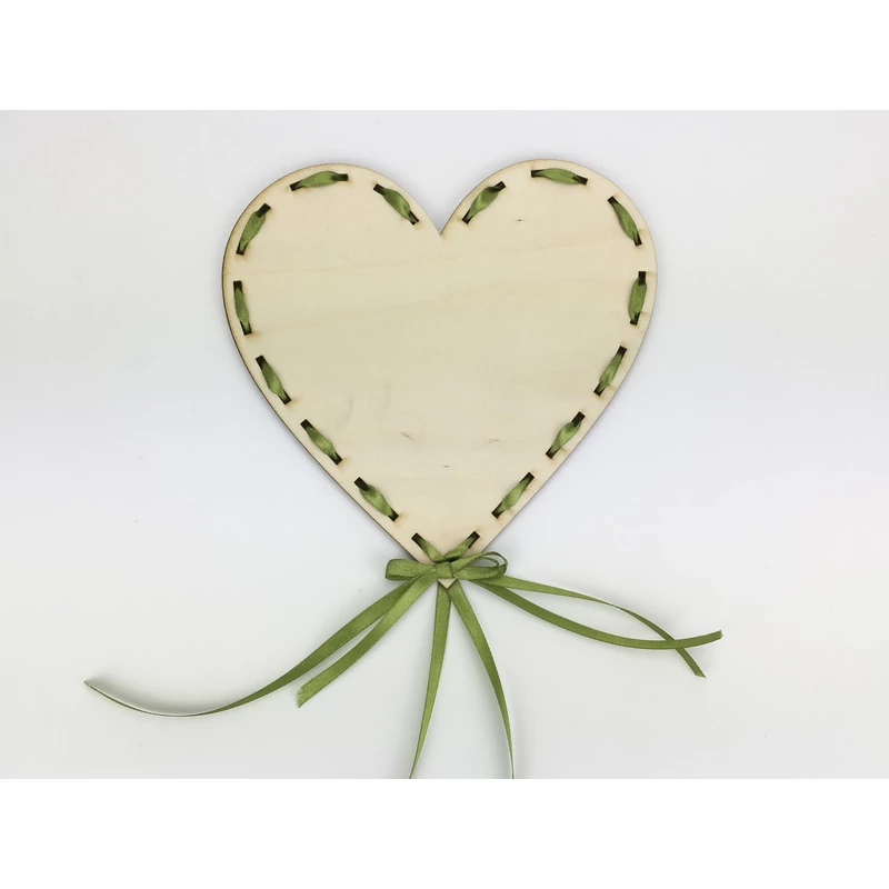 Natúr fa - Szalaggal körbefűzhető szív 20cm