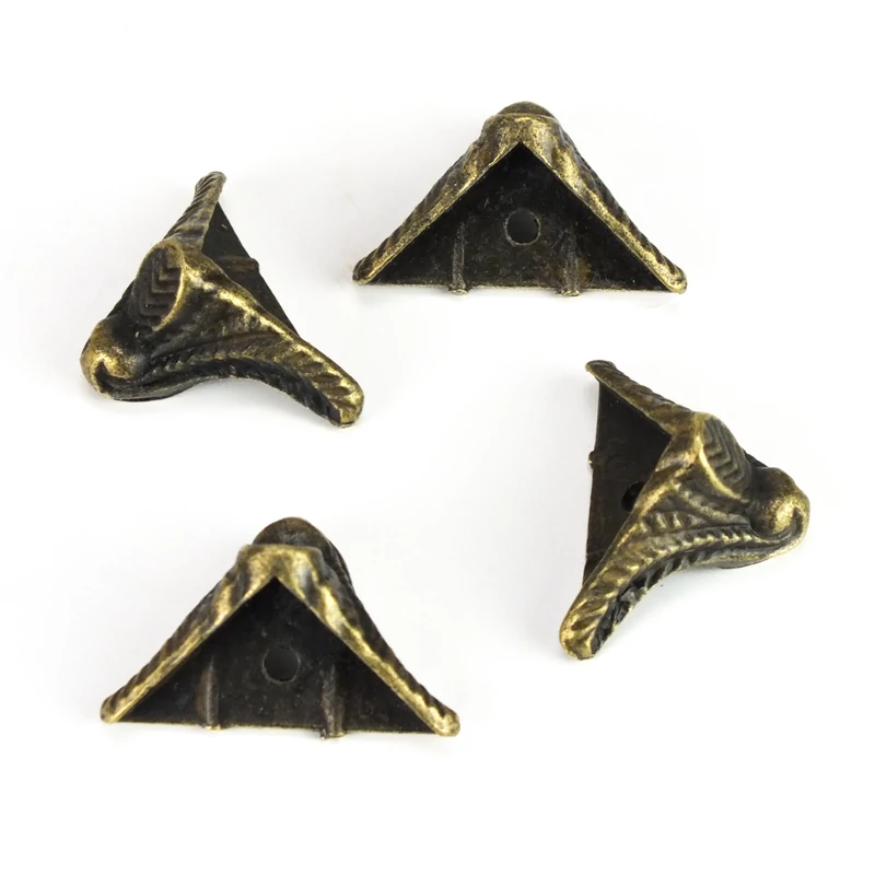 Fém dobozláb + csavarok 4db/csomag