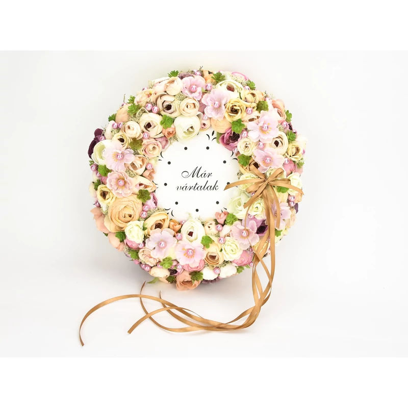 Díszes "Már vártalak" tábla koszorúra fehér 18cm
